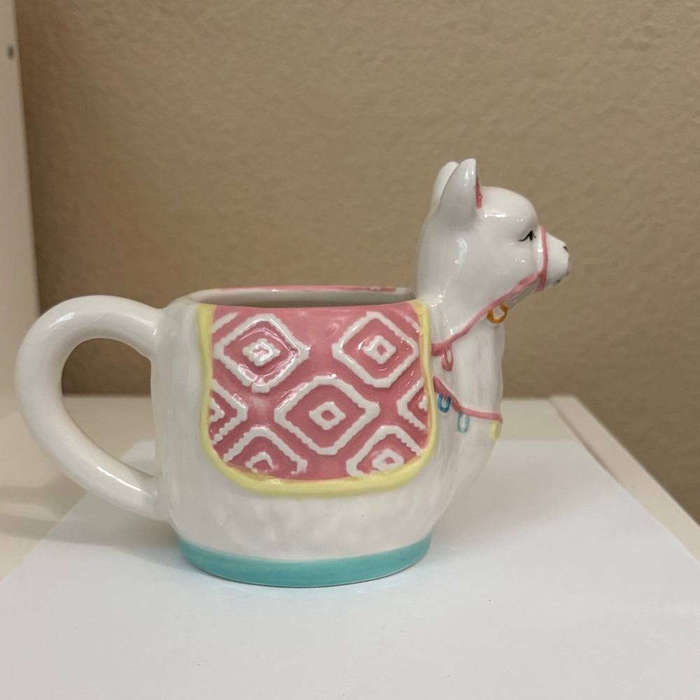 Dei Llama Alpaca Coffee Mug
Embossed 3D Pink and White Blanket
12oz Heavy